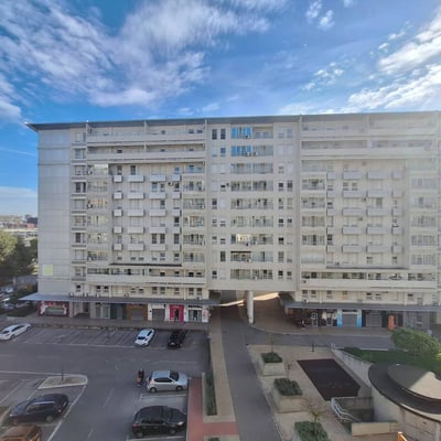 Alquiler de un luminoso apartamento de 2 habitaciones en el prestigioso complejo Belville, 62 m², Nuevo Belgrado, Serbia